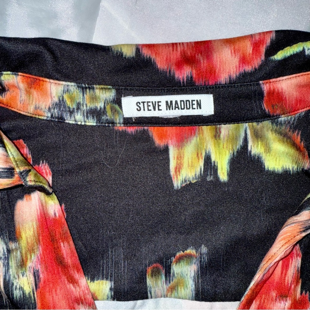 Steve Madden Women’s Black Red Green Floral Roses L/S Shirt‎ Blouse Stretchy - Picture 7 of 10